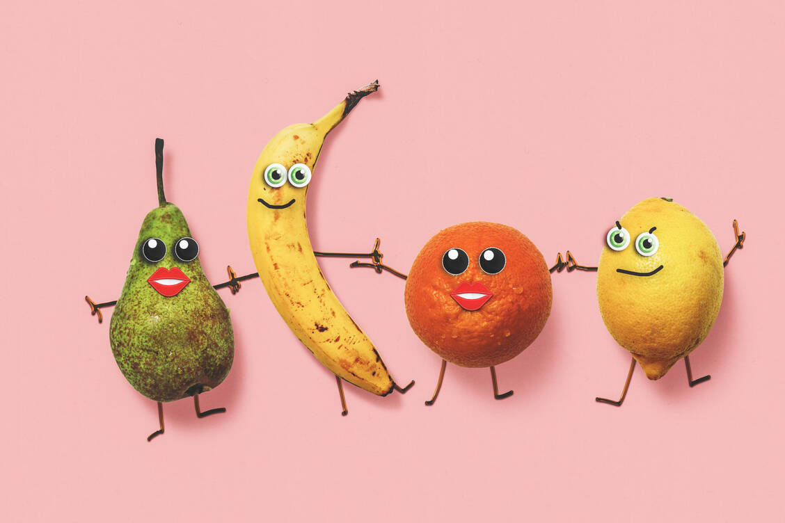 Geschmackskorrigenzien wie Bananen- oder Orangenaroma können helfen, kleinen Patienten die Arzneimitteleinnahme zu versüßen. / © Getty Images/Carol Yepes