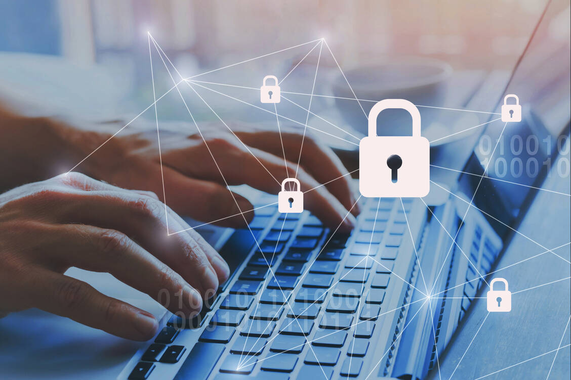 Cyber-Attacken: Störungen und Angriffe im Bereich der Lieferketten sind keine Ausnahme mehr. Ein neues Gesetz soll mehr Schutz bringen. / Foto: Adobe Stock/Song_about_summer