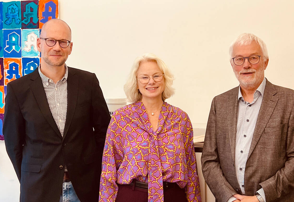 Im Gespräch: Apotheker Holger Piekuth (stellvertretender Vorstandsvorsitzender des Apothekerverbands Bremen), Kirsten Kappert-Gonther (Grüne) und Klaus Scholz, Präsident der Bremer Apothekerkammer (v.l.n.r.). / Foto: Apothekerkammer Bremen