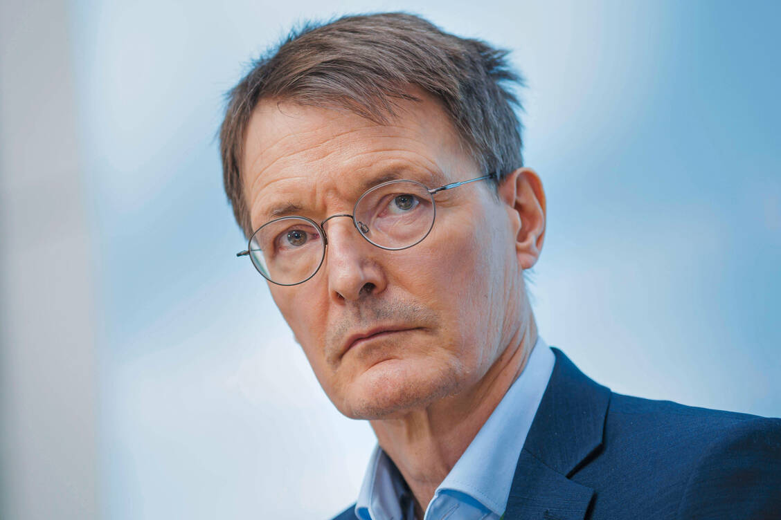 Gesundheitsminister Karl Lauterbach will die Krankenhäuser mit einer großen Reform retten.  / Foto: IMAGO/photothek