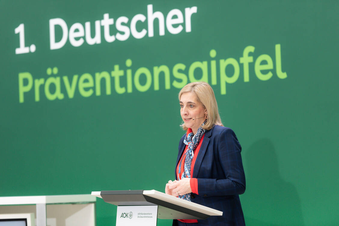 Gesundheitsministerin Nina Warken (CDU) will mehr Prävention in den Apotheken.   / © AOK/ Stefan Melchior