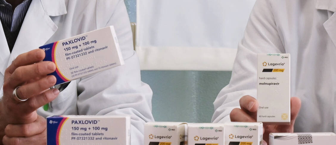 Paxlovid ist in der EU zugelassen, Lagevrio befindet sich noch im Zulassungsverfahren der EMA. Beide Medikamente können aber schon verordnet werden.  / Foto: picture alliance / Nick Zonna