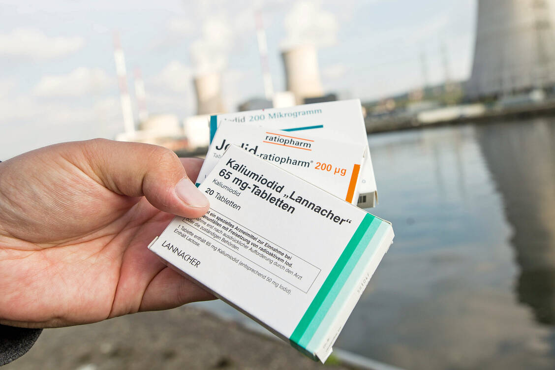 Die üblichen Jod-Tabletten zur Nahrungsergänzung sind viel niedriger dosiert als Jod-Tabletten, die im Katastrophenfall zur Schilddrüsenblockade eingenommen werden. / Foto: Imago Images/Eibner