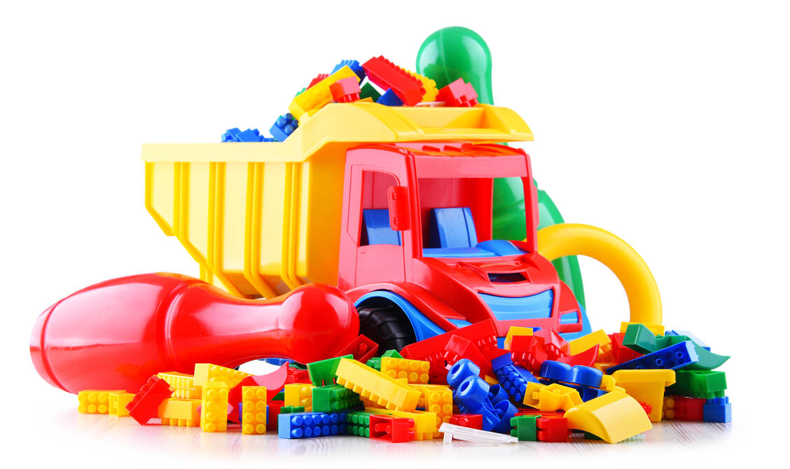 Vor allem billiges Plastikspielzeug aus China ist immer wieder zu stark mit giftigen Stoffen belastet. / Foto: Adobe Stock/monticellllo