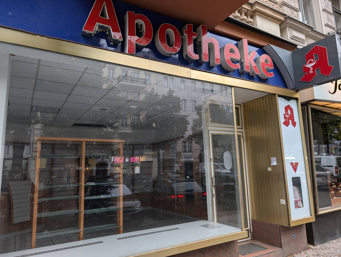 Auch diese Apotheke in Berlin musste aufgeben.  / © PZ/Brockfeld