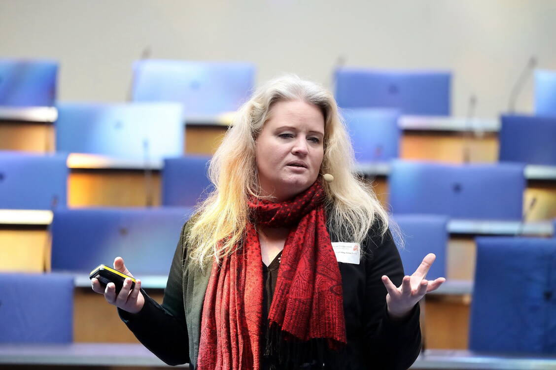 Professor Dr. Katharina Zweig leitet das Algorithm Accountability Lab der Technischen Universität Karlsruhe. Sie ist Mitinitiatorin der Plattform »Algorithm Watch« und Mitglied der Enquete-Kommission »Künstliche Intelligenz«. / Foto: PZ/Alois Mueller