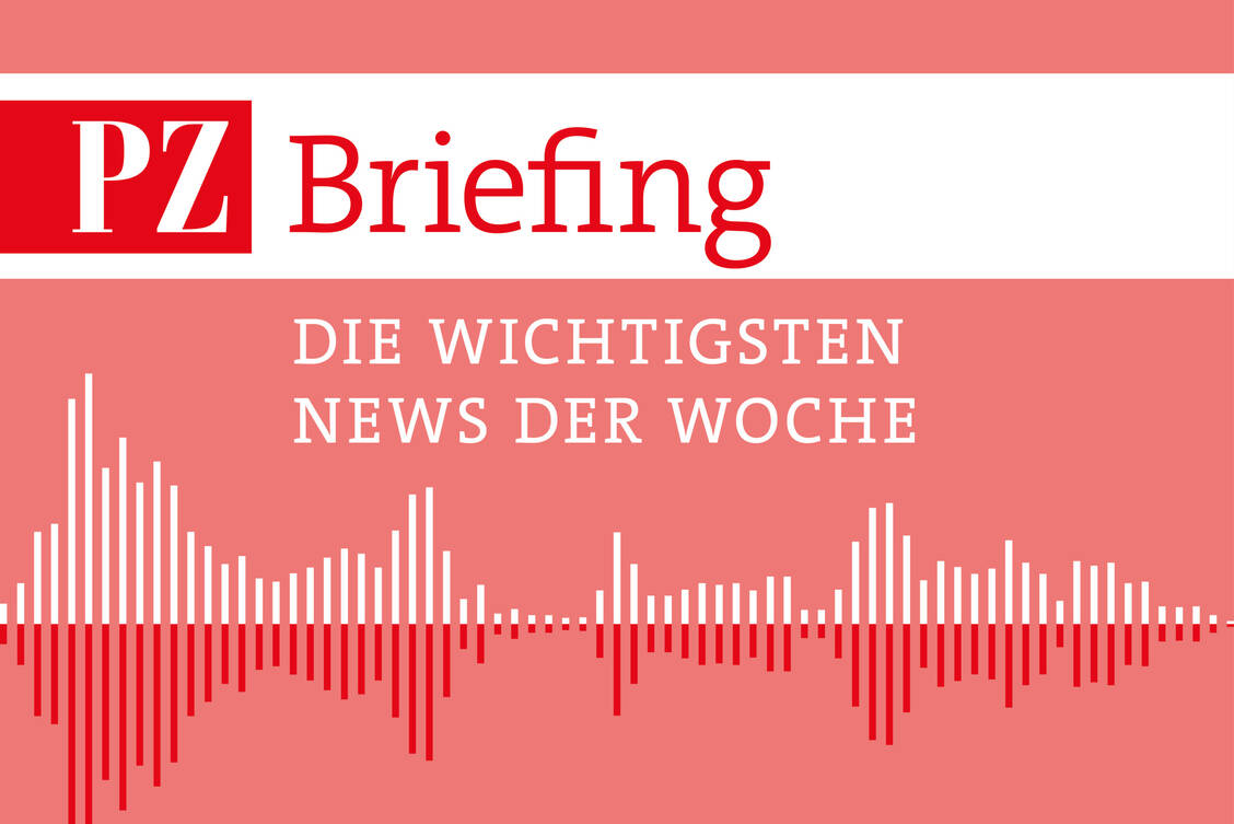 Das PZ Briefing bringt Ihnen die wichtigsten Nachrichten der Woche im Audioformat. / © PZ