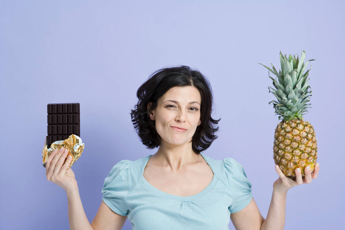 »Ich will mehr Obst essen« funktioniert als Vorsatz besser als »Ich werde keine Schokolade mehr essen«, bestätigten Wissenschaftler.  / Foto: Getty Images/Lena Clara
