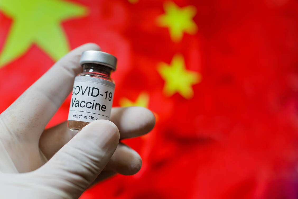 Die Wirksamkeit des chinesischen Impfstoffs der Firma Sinopharm liegt laut WHO bei 79 Prozent. / Foto: Adobe Stock / ltyuan