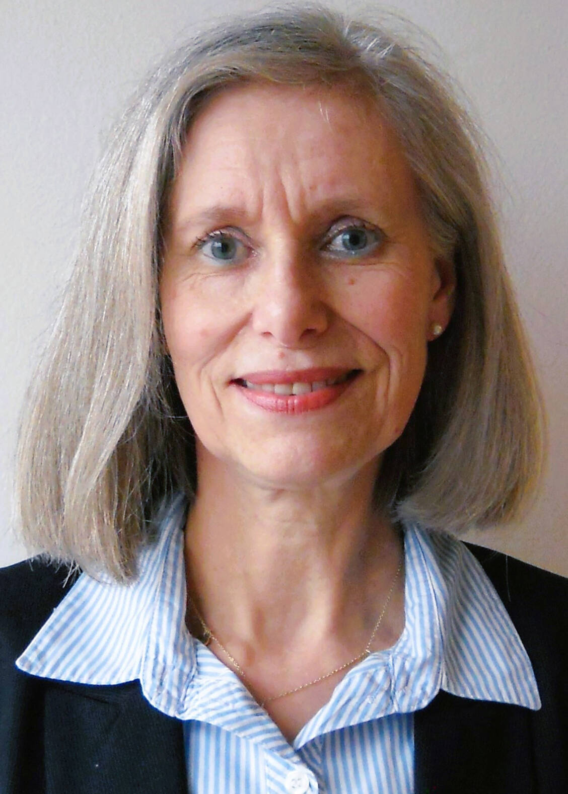 Julia Kugler ist Diplom-Psychologin mit Schwerpunkt Arbeits-, Betriebs- und Organisationspsychologie. Speziell im Gesundheitswesen coacht sie Mitarbeiter- und Führungskräfte. Zudem ist sie examinierte Krankenschwester. / © privat