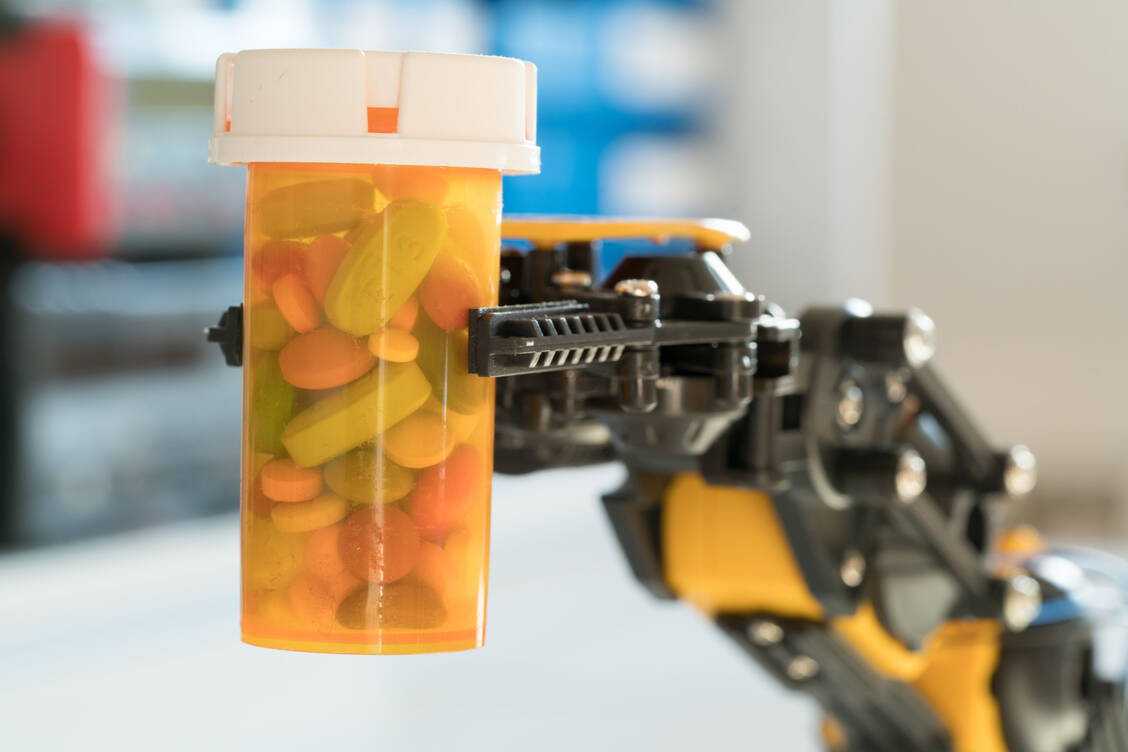Die US-amerikanische Apothekenkette Walgreens betreibt immer mehr zentrale Abfüllzentren, um die Apotheken im Land zu entlasten. / Foto: Adobe Stock/luchschenF
