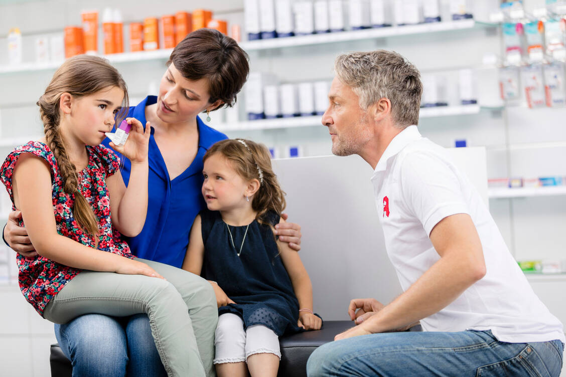 Inhalieren ist nicht banal. Patienten ab sechs Jahren können in der Apotheke ihre Inhalationstechnik überprüfen lassen und üben. / Foto: ABDA