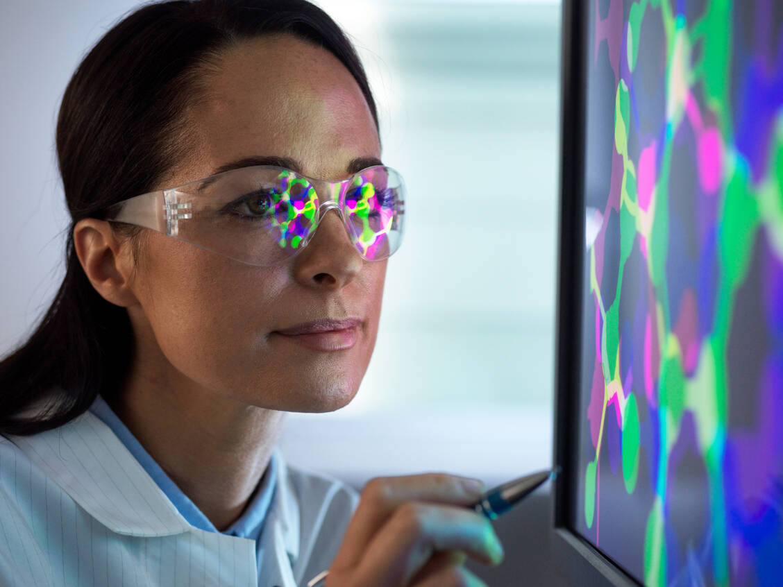 Wissenschaft und Forschung sind ohne Digitalisierung und künstliche Intelligenz kaum mehr vorstellbar. / © Getty Images/Andrew Brookes