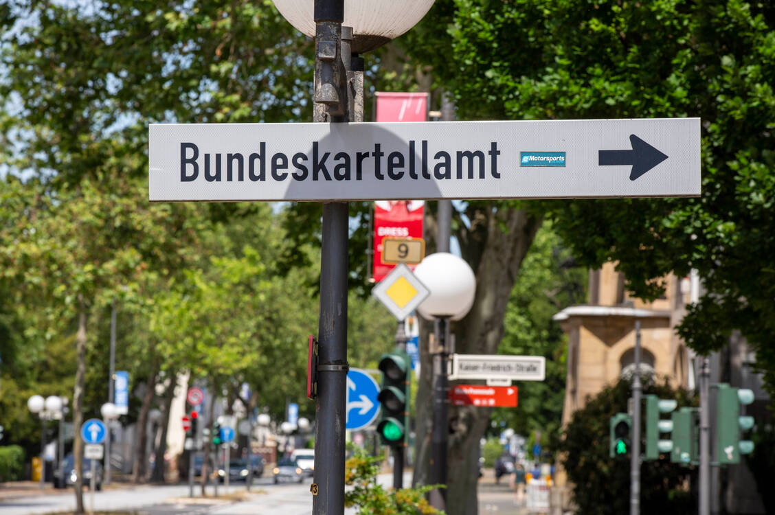 Das Bundeskartellamt warnt in seinem Tätigkeitsbericht vor Marktkonzentrationen im Markt der Apothekenplattformen. / Foto: imago images/Future Image