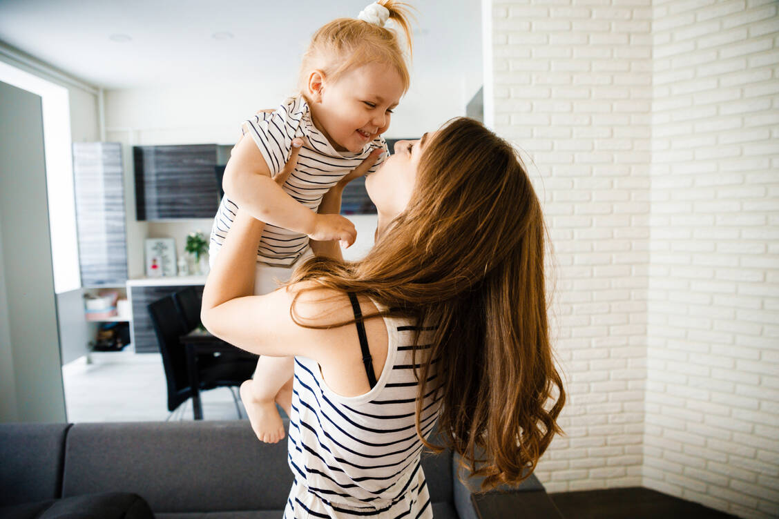 Wunschkind: An MS erkrankte Frauen sollten ihre Schwangerschaft gut planen und gemeinsam mit dem Arzt die Therapie anpassen. / Foto: Adobe Stock/Ekaterina Pichukova
