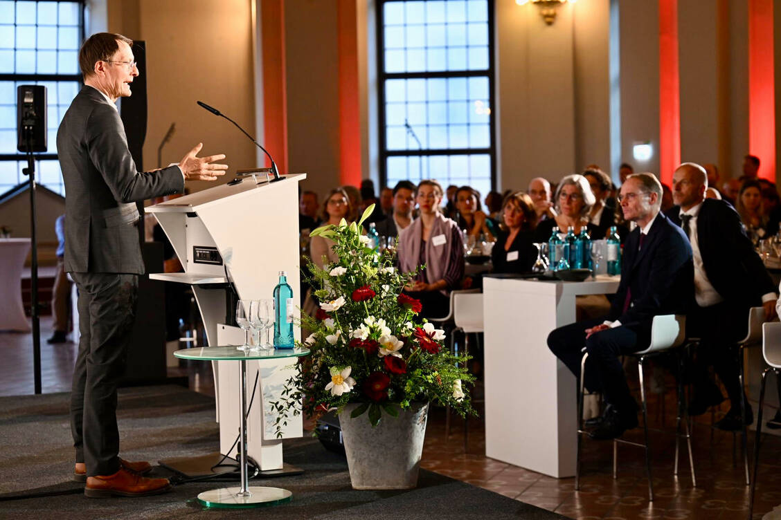 Auch Gesundheitsminister Karl Lauterbach hielt eine Rede im Französischen Dom.  / Foto: BPI/Kruppa