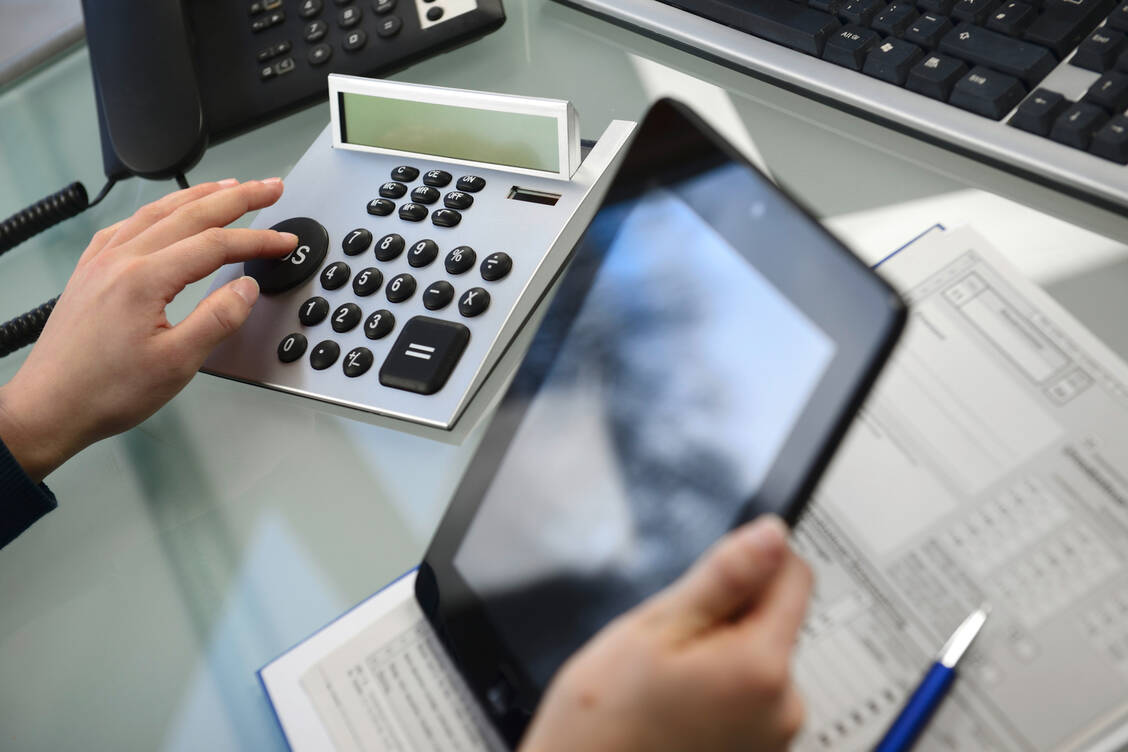 Die Treuhand Hannover hat anhand der BMG-Eckpunkte nachgerechnet. Demnach reicht der Rohgewinnzuwachs nicht aus, um die Apotheken wirtschaftlich zu stabilisieren. / Foto: Adobe Stock/Gerhard Seybert