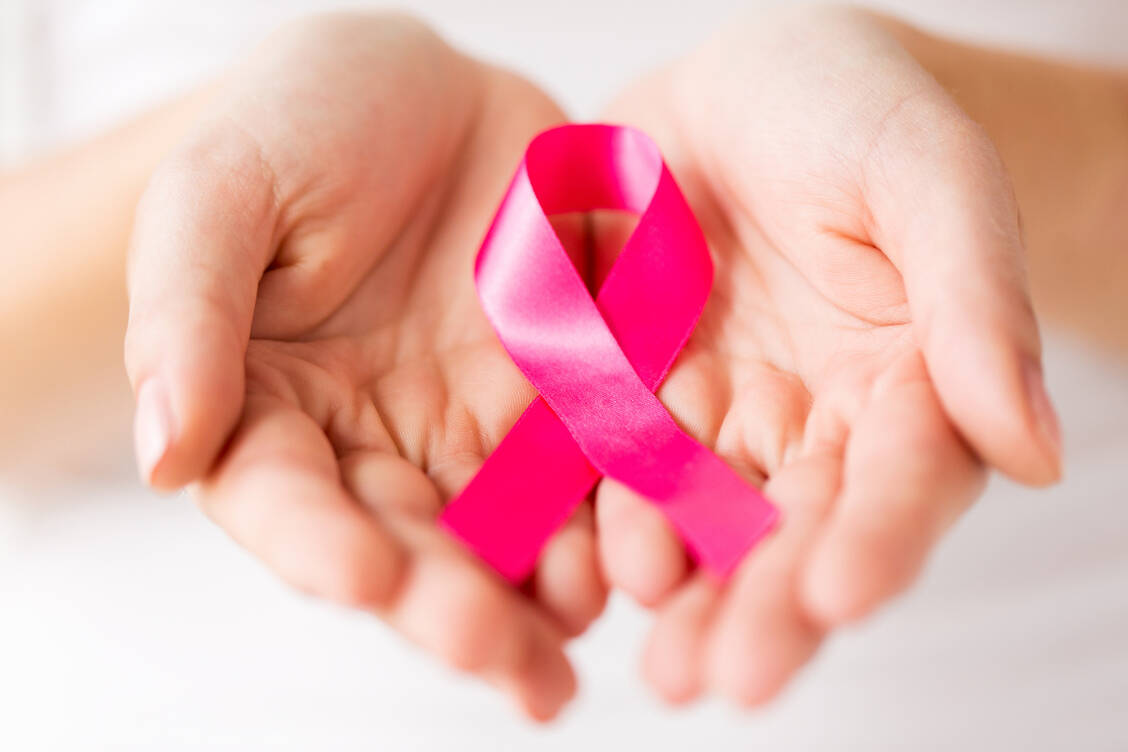 Beim metastasierten oder lokal fortgeschrittenen Mammakarzinom mit den Eigenschaften Hormonrezeptor-positiv und HER2-negativ gibt es Neuigkeiten. Alpelisib kommt bei bestimmten Patienten als Therapieoption infrage. / Foto: Adobe Stock/lev dolgachov