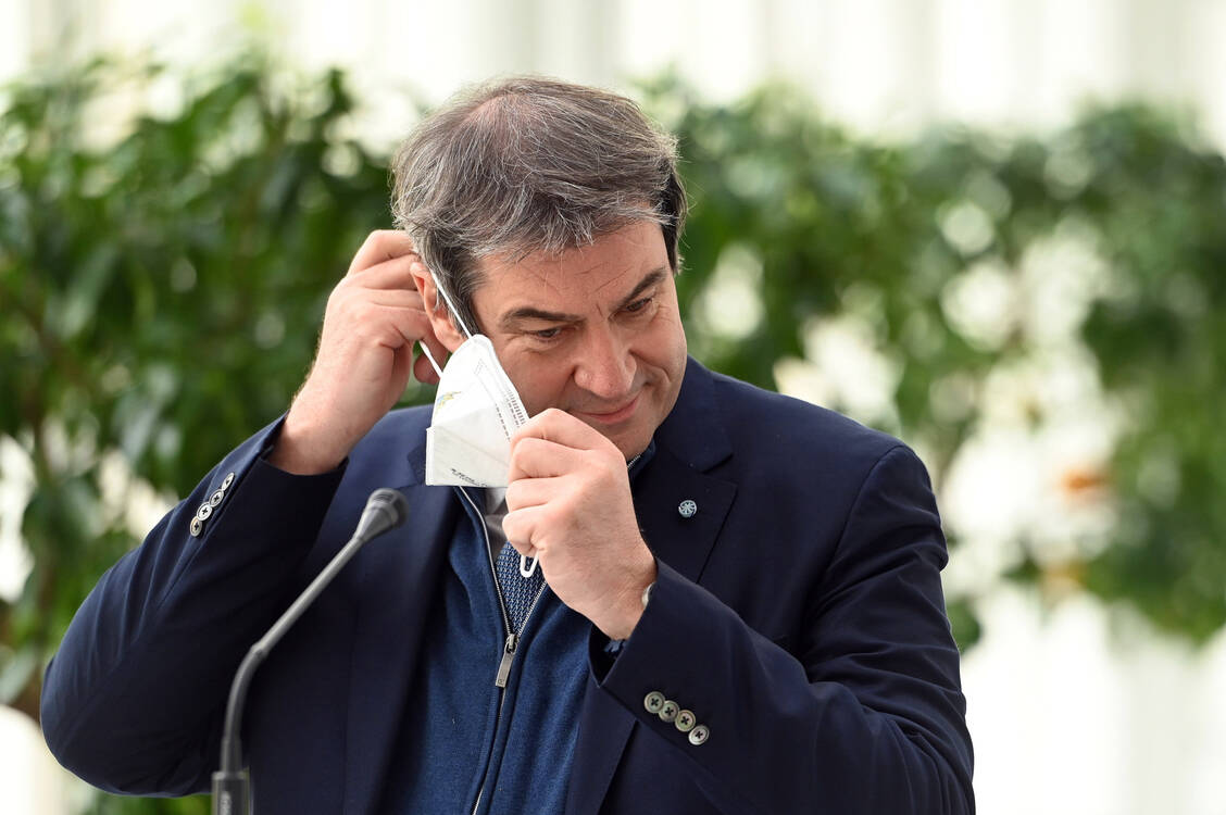 Der bayerische Ministerpräsident Markus Söder (CSU) hält es für sinnvoll, den Impfstoff von Astra-Zeneca direkt über die Arztpraxen zu verimpfen. / Foto: Imago Images/Sven Simon