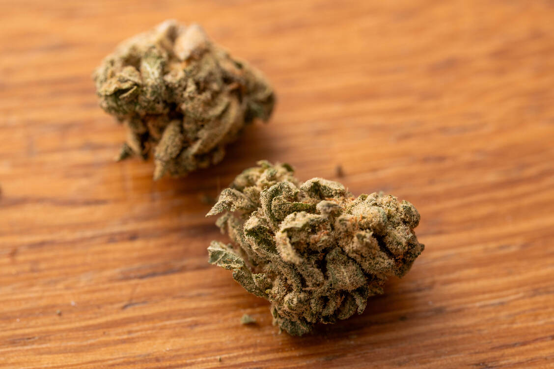 Der Zugang zu Medizinalcannabis soll verschärft werden. Das Bundesgesundheitsministerium (BMG) sieht großes Missbrauchspotenzial seit der Teilfreigabe von Cannabis vor gut zwei Jahren. / © Imago/Bihlmayerfotografie