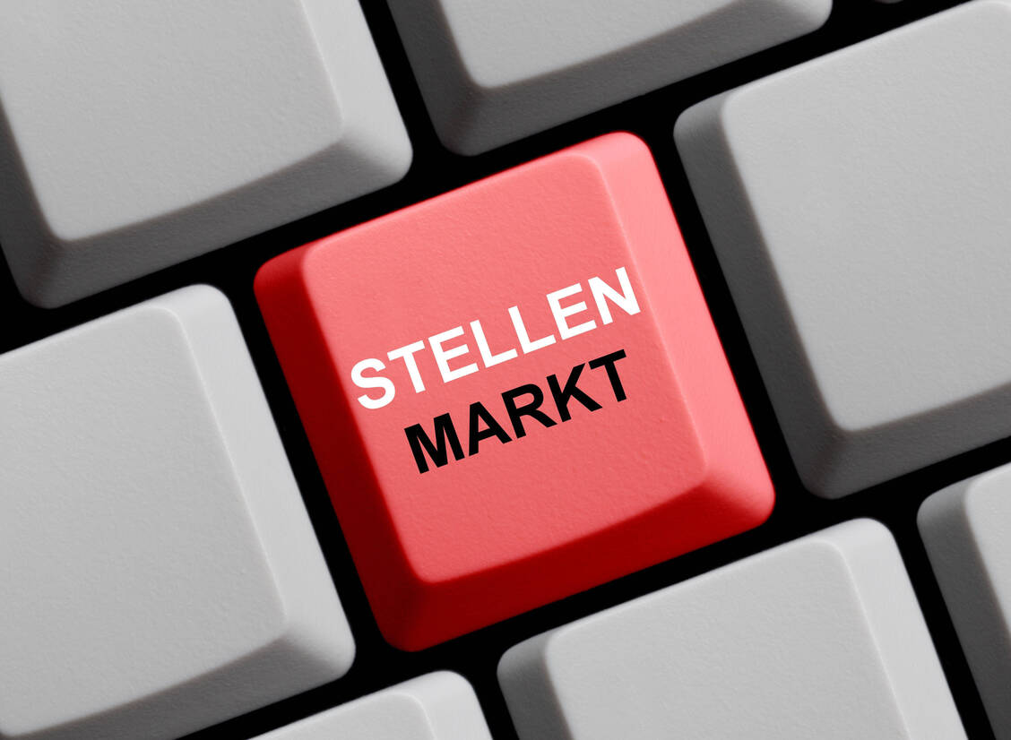 Jobs und Personal im Apothekenmarkt suchen und finden – das soll mit dem neu konzipierten Job-Portal der PZ und dem Wort & Bild-Verlag unkompliziert möglich sein. / Foto: imago/Panthermedia