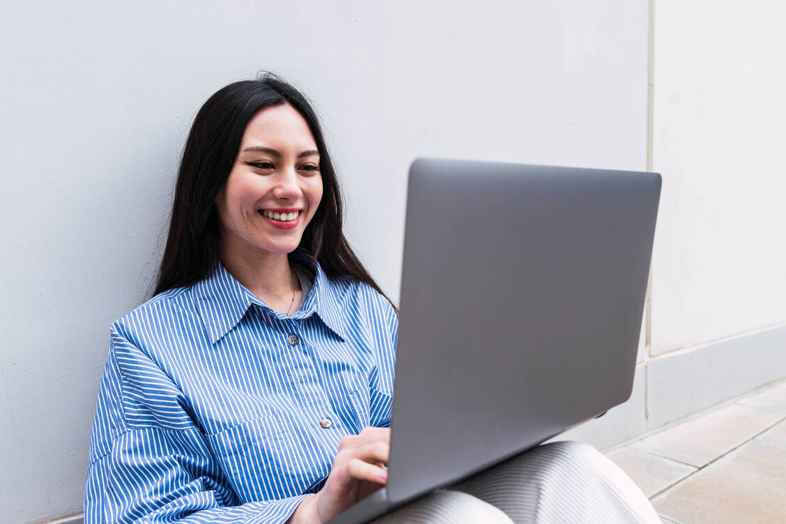 Youtube reagiert mit der neuen Health-Funktion auch auf die Kritik an fehlerhaften, ungenauen oder zweifelhaften Gesundheitsinformationen, die auf der Seite zu finden sind. / Foto: IMAGO/Westend61