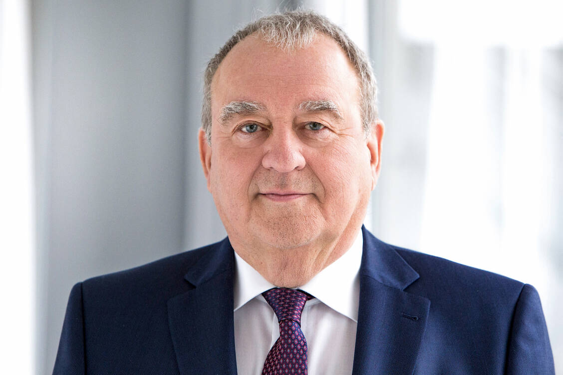 Der DAV-Vorsitzende Fritz Becker hofft, dass der vom BMG gewünschte Erhalt einheitlicher Abgabepreise für Rx-Präparate vom Gesetzgeber auch wasserdicht umgesetzt und dauerhaft Bestand haben wird.  / Foto: ABDA/Thomas Franz