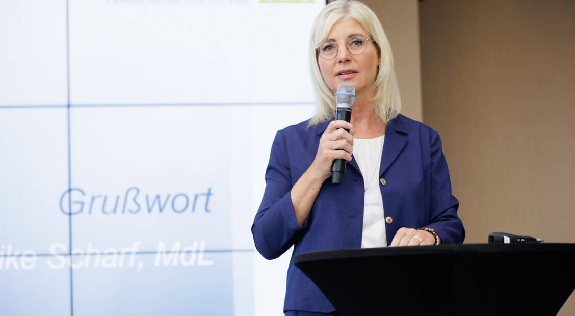 Die CSU-Politikerin Ulrike Scharf ist Sozialministerin in Bayern sowie derzeit amtierende Gesundheitsministerin (hier ein Archivbild).  / Foto: Bayerisches Staatsministerium für Familie, Arbeit und Soziales