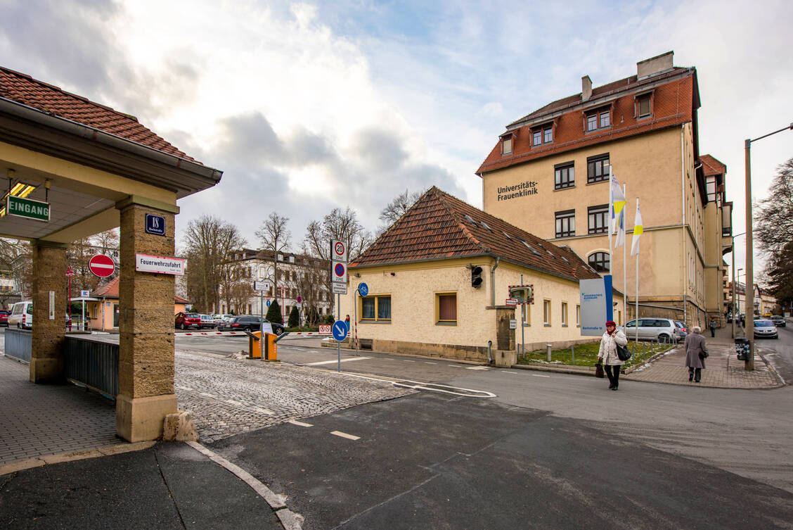 Mehr Studenten und mehr Platz soll es auf dem geplanten Pharmazie-Campus in der Bachstraße geben. Dieses Vorhaben verzögert sich nun. / © Imago/Steve Bauerschmidt