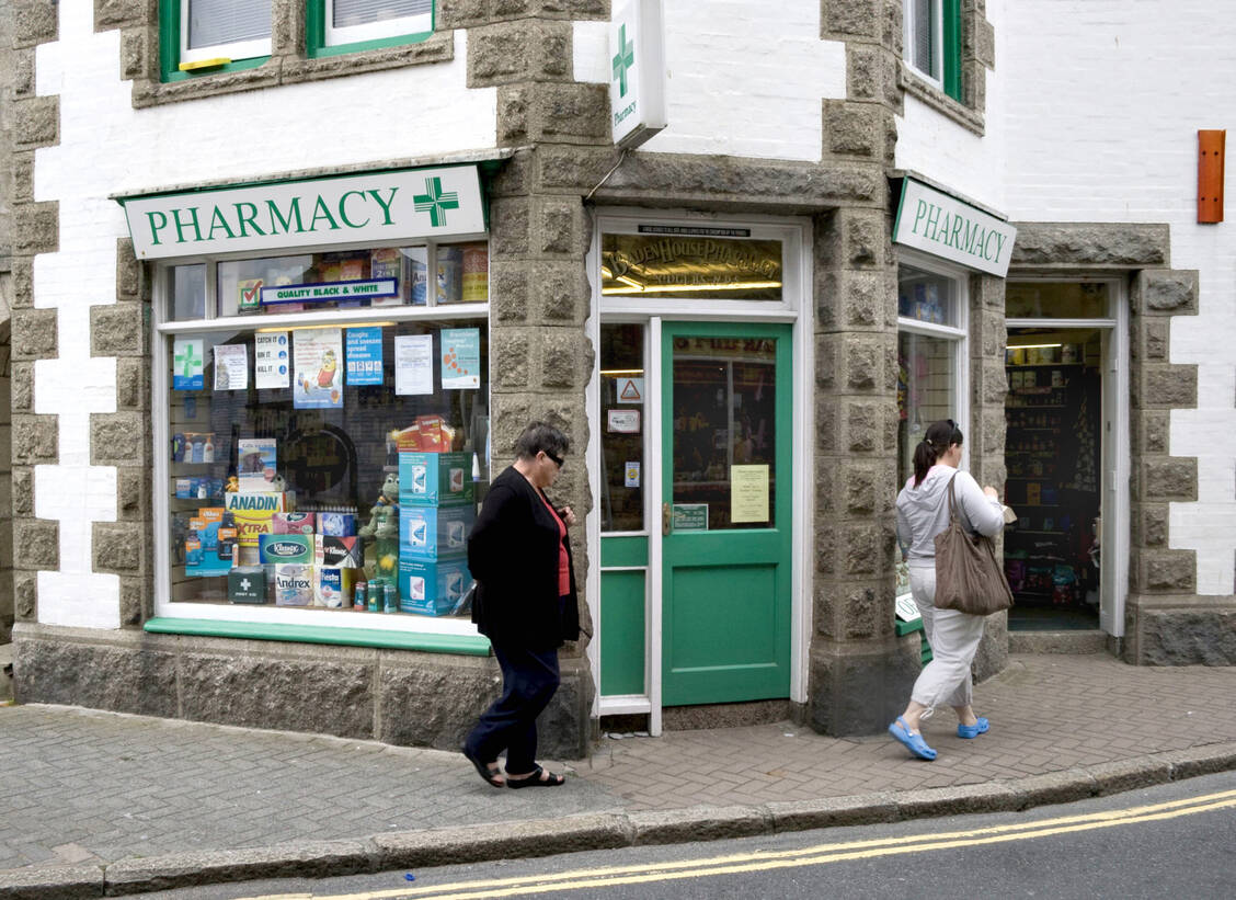 Per App sollen bald Apotheken in England freiwillige Helfer beauftragen können, Medikamente auszuliefern. / Foto: Imago/Jürgen Schwarz