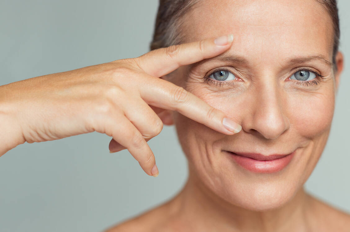 Hormon-Präparate werden im Anti-Aging längst nicht mehr nur gegen Falten eingesetzt, sondern auch zur systemischen Substitution. Experten sprechen auch vom Well-Aging. / Foto: Fotolia/Rido