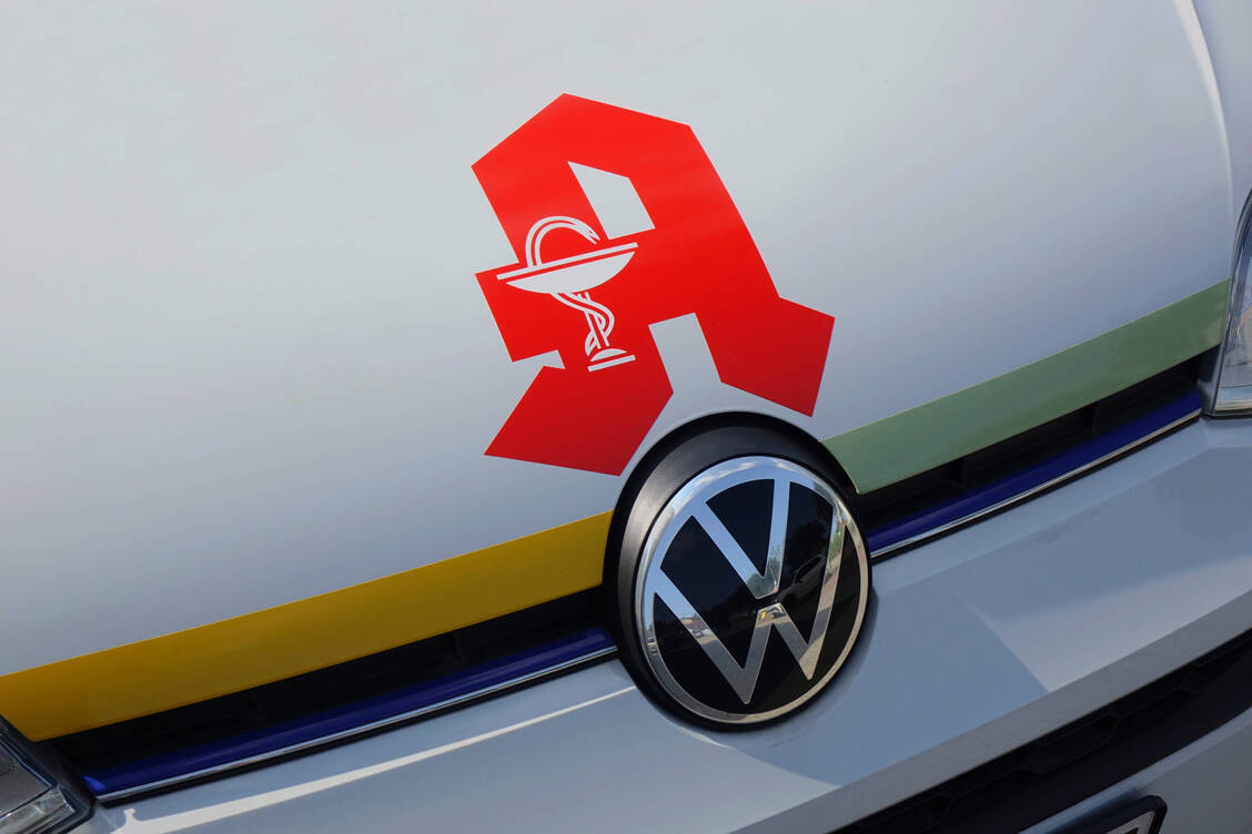 Laut der YouGov-Umfrage zeigen Branchenanalysen, dass nur etwa sechs bis sieben Prozent aller Medikamente per Botendienst zugestellt werden. / © Imago Images/Steinach