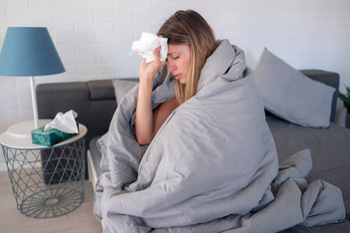 Auf bakterielle und virale Pyrogene reagiert der Körper oft mit erhöhter Körpertemperatur und Fieber – in der Regel eine sinnvolle physiologische Abwehrreaktion. / Foto: Adobe Stock/Jelena