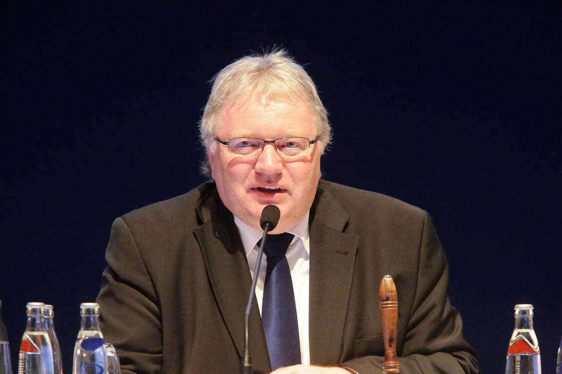 ABDA-Vizepräsident Mathias Arnold warb zu Beginn der Antragsberatung für ein Signal der Einigkeit der Apotheker. / Foto: PZ/A. Müller