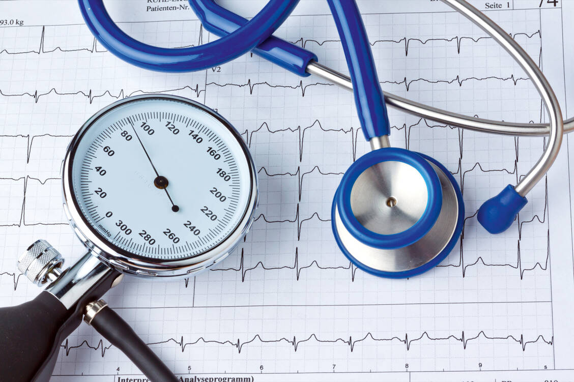 Vor Therapiebeginn ist eine Herzuntersuchung wichtig. Ein kardiales Monitoring nach Erstgabe von Ozanimod brauchen nur Risikopatienten. / Foto: Fotolia/Gina Sanders