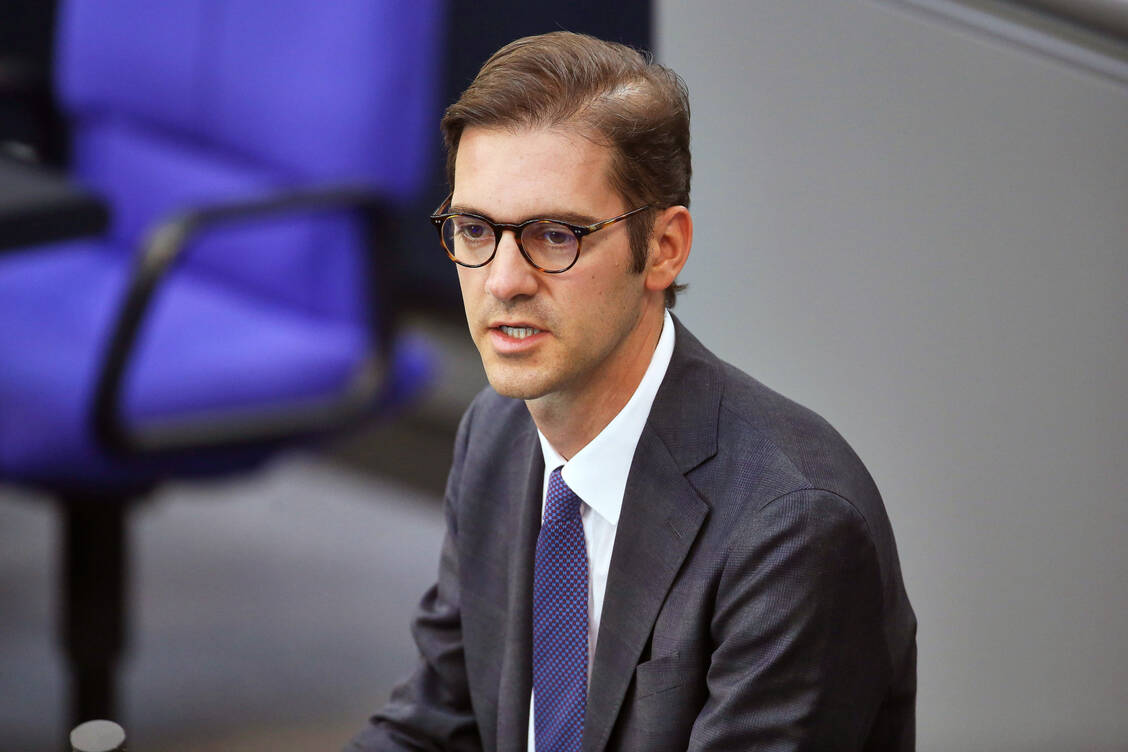 »Als CSU-Parlamentarier kann ich schon heute sagen, dass eine Apothekenreform ohne die überfällige Erhöhung des Fixums allenfalls Placebo-Effekte hätte«, meint Stephan Pilsinger. / © Imago/dts Nachrichtenagentur