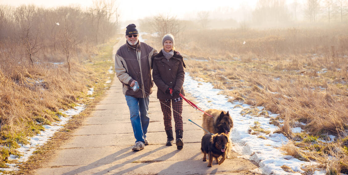 Moderate Bewegung kann die Wundheilung fördern, da sie die Durchblutung anregt, den Zellstoffwechsel verbessert und die Sauerstoffversorgung im Gewebe erhöht. / © Adobe Stock/Martin Naujocks
