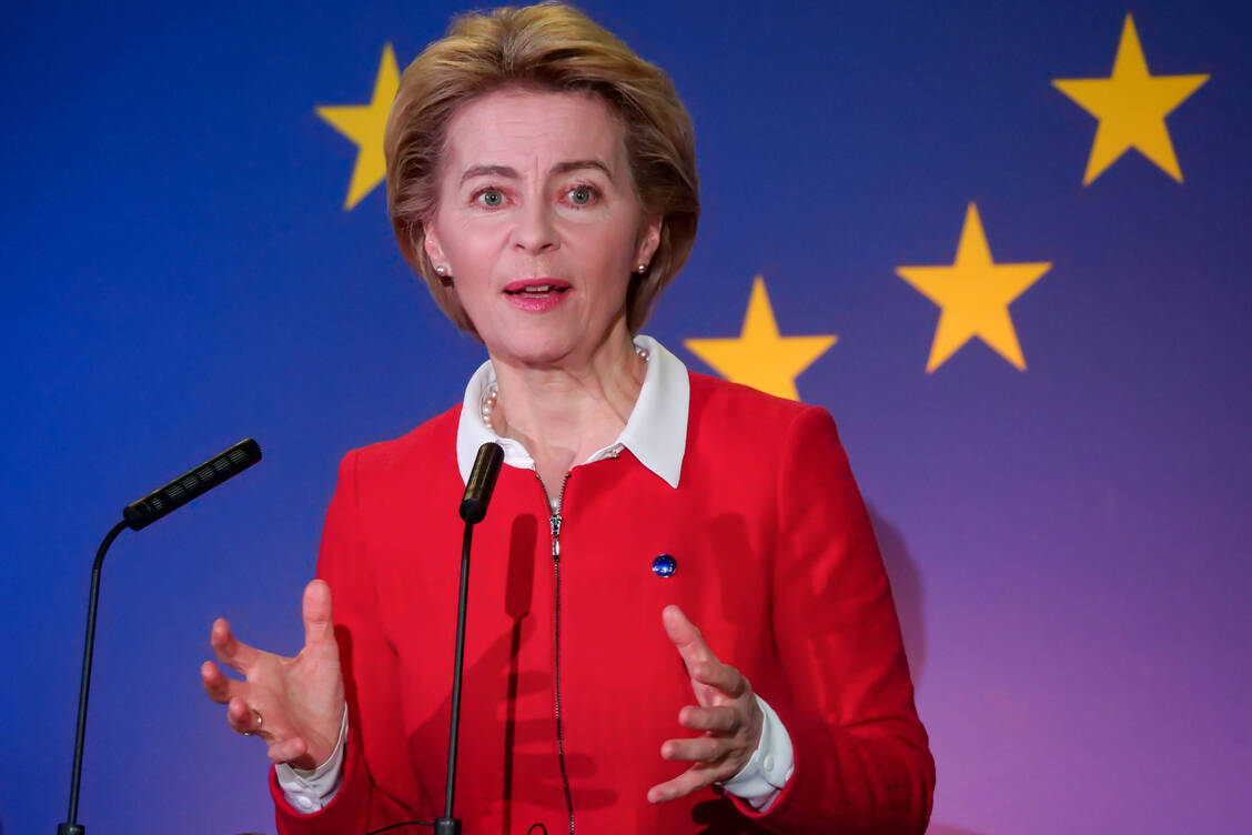 EU-Kommissionchefin Ursula von der Leyen will ihre Vorschläge zu schärferen Exportauflagen für Corona-Impfstoffe nächste Woche beim EU-Gipfel zur Debatte stellen. / Foto: imago images/Xinhua