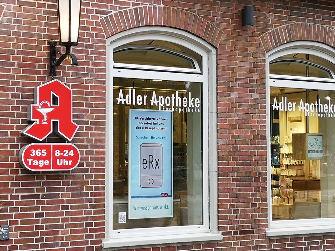 Die Privilegierte Adler-Apotheke im Zentrum von Hamburgs Stadtteil Wandsbek gehört zu den ältesten Apotheken Hamburgs und zugleich zu den modernsten. / Foto: PZ/Daniela Hüttemann
