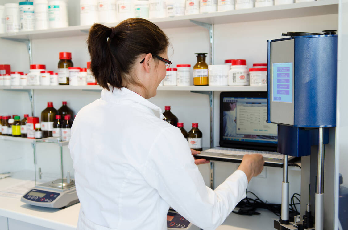 Werden das Arzneimitteldesign am Computer und die Herstellung per Drucker einmal zum Apothekenalltag gehören? Bislang erscheint dies fraglich. / Foto: Adobe Stock/Racle Fotodesign