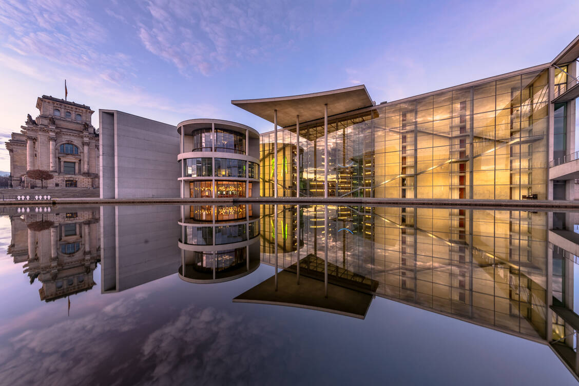 Der Gesundheitsausschuss kam im Paul-Löbe-Haus in Berlin zusammen. / © Getty Images/Achim Thomae