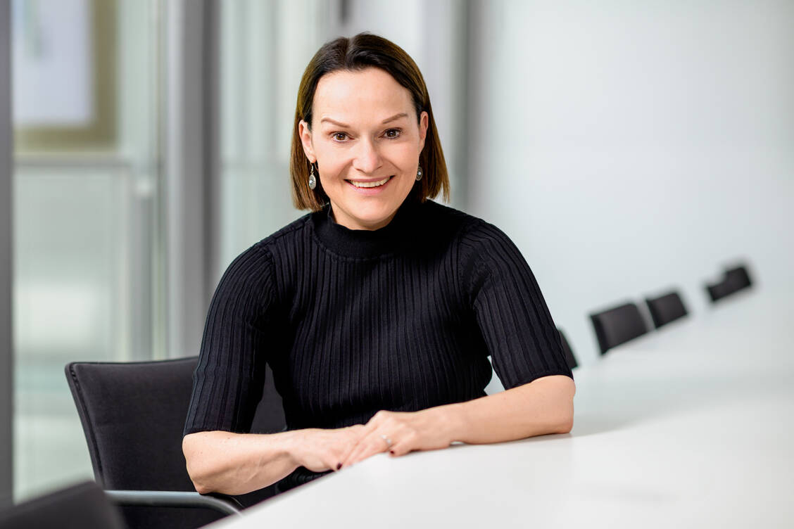 »Wir gehen wir davon aus, dass die Stärkung der Pharmabranche als Wirtschaftsfaktor für die Einnahmenseite der GKV ein überparteiliches Interesse sein wird«, meint Pharma-Deutschland-Hauptgeschäftsführerin Dorothee Brakmann. / © Svea Pietschmann