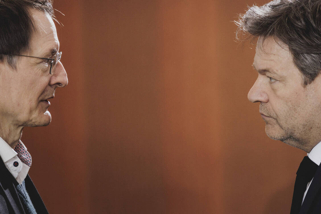 Karl Lauterbach (links) hält nichts von Robert Habecks Idee.  / © IMAGO/photothek