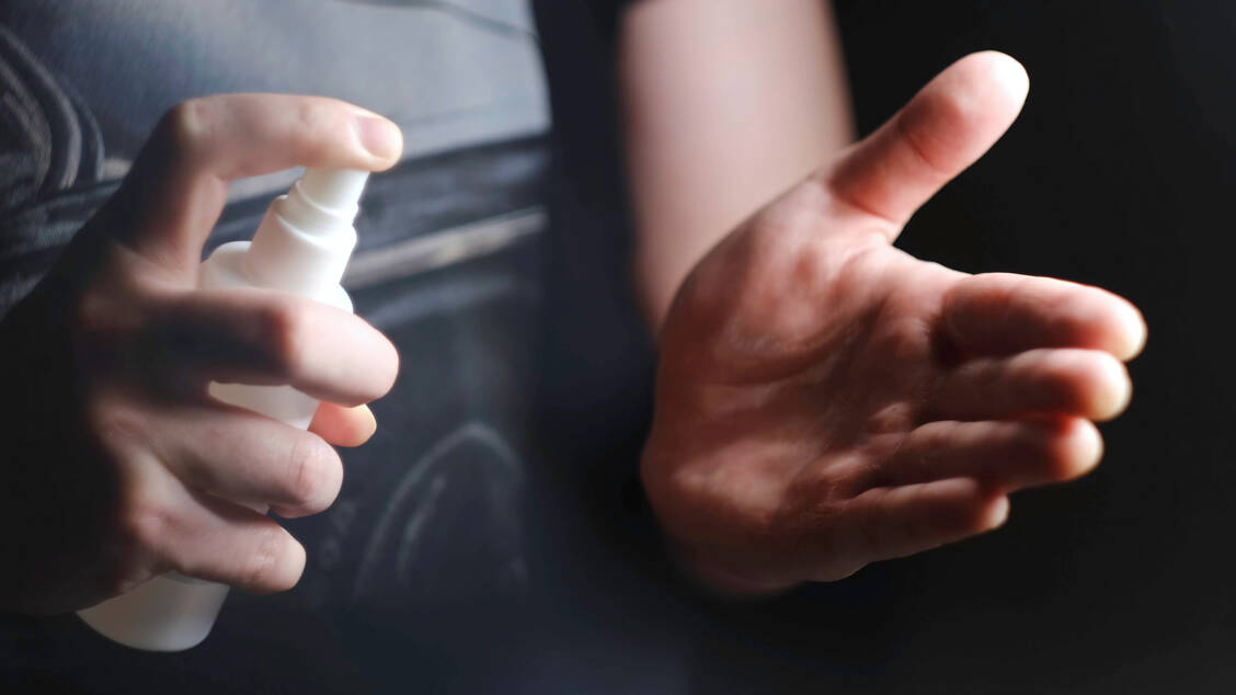 Ethanol wird als Desinfektionsmittel in vielen Bereichen eingesetzt. / © Imago/Zoonar