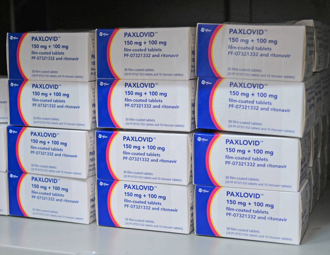 Ab dem kommenden Freitag dürfen Ärzte Paxlovid verordnen. Die PZ hat zusammengefasst, wie Apotheken mit Verordnungen umgehen sollen. / Foto: imago images/Independent Photo Agency Int.