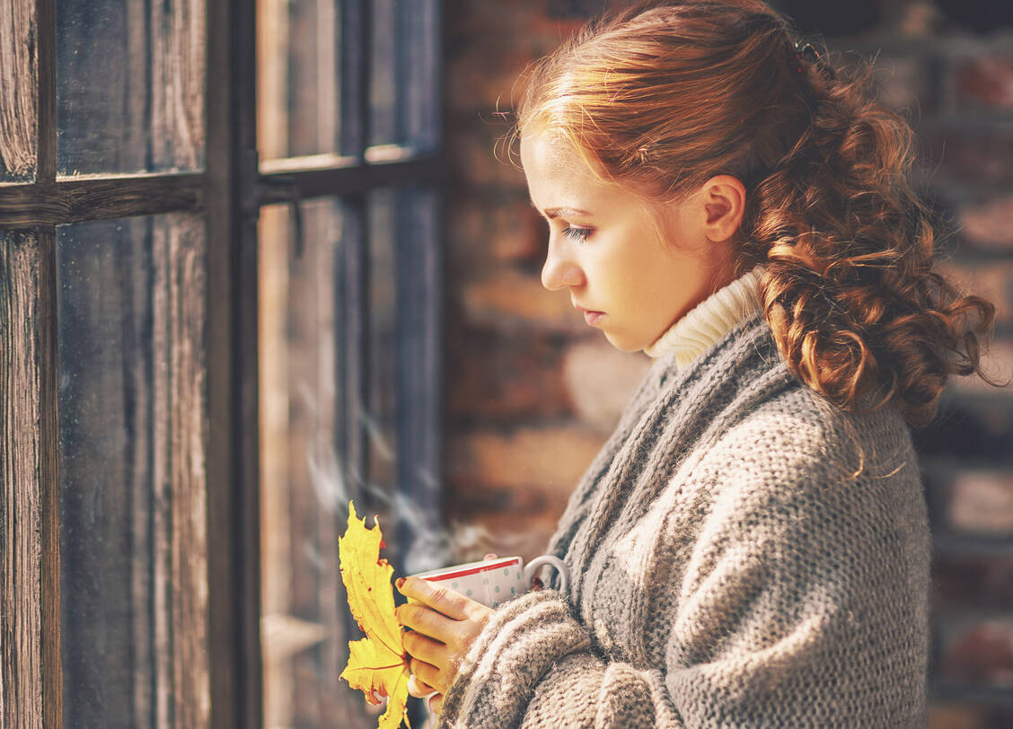 Depressive Symptome in der dunklen Jahreszeit kennen auch viele Diabetiker. Sie sind durch die Erkrankung, deren Therapie und auch durch Stigmatisierung psychisch belastet.  / Foto: Adobe Stock/JenkoAtaman