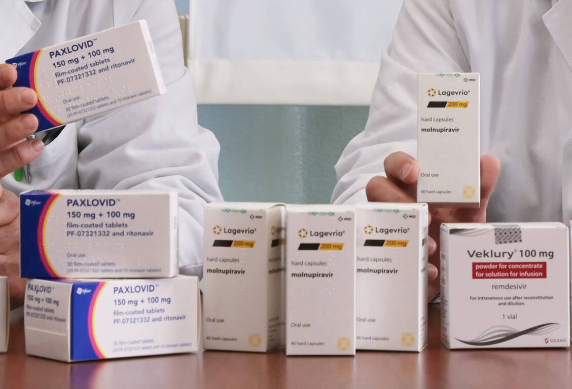 Wer vom Bundesgesundheitsministerium zentral beschaffte Covid-19-Arzneimittel ins Ausland verkauft, macht sich strafbar. / Foto: picture alliance / Nick Zonna