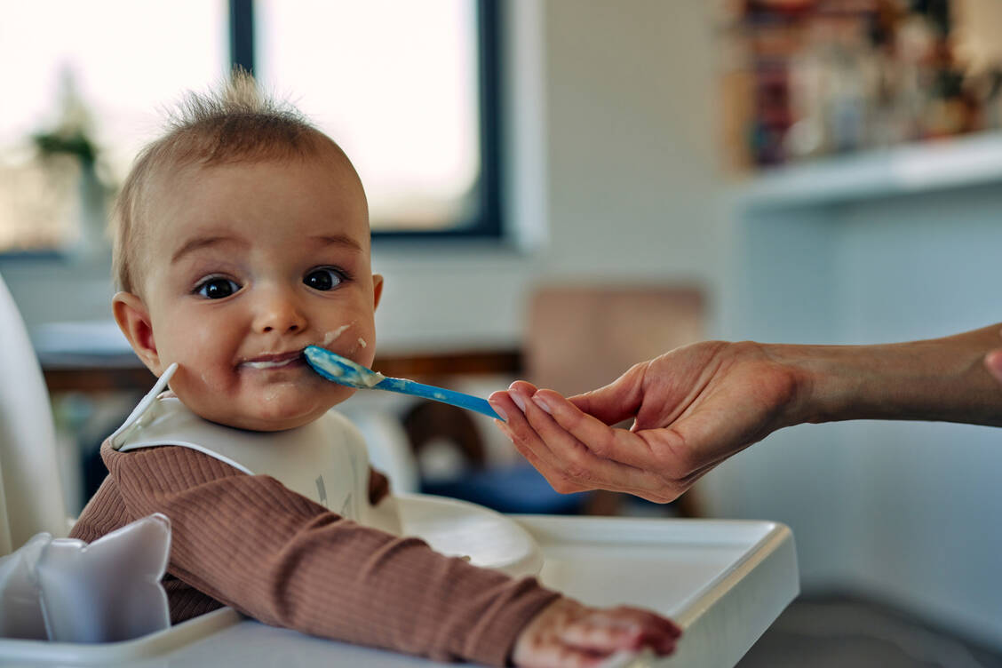 Von einer veganen Ernährung im Säuglings- und Kleinkindalter rät der Berufsverband der Kinder- und Jugendärzte Nordrhein ab. / Foto: Adobe Stock/bernardbodo