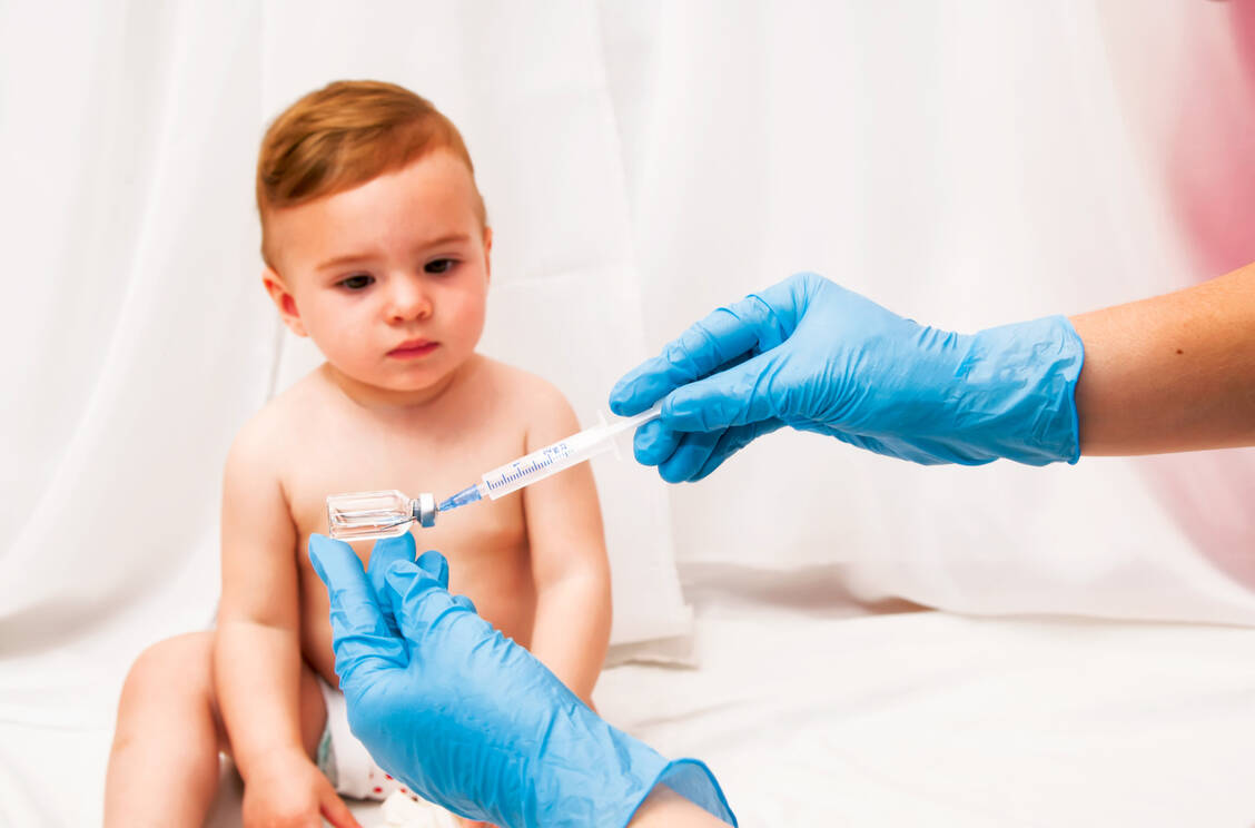 Von einem MMR-Impfstoff sollten Kinder laut Empfehlungen der Ständigen Impfkommission im Alter von 11 bis 23 Monaten zwei Dosen erhalten. / Foto: Colourbox