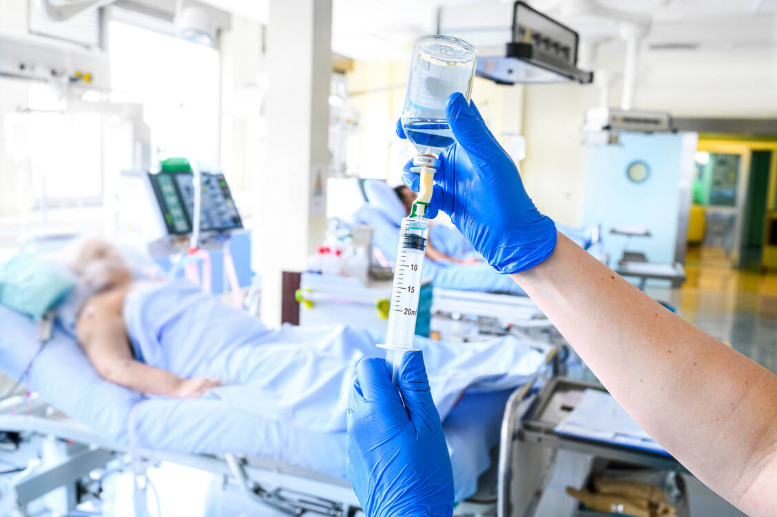Dexamethason wird auf Intensivstation häufig verwendet. Nun wurde explizit die Zulassung bei Covid-19 beantragt. / Foto: Adobe Stock/pirke